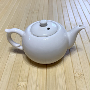 Заварник для чая из белого фарфора на 250 мл . Photo 2